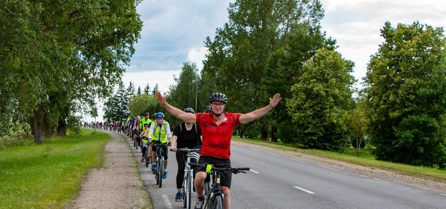 Dviračių sporto entuziastai susitiko Radviliškyje – įvyko jubiliejinis 15-asis dviračių žygis
