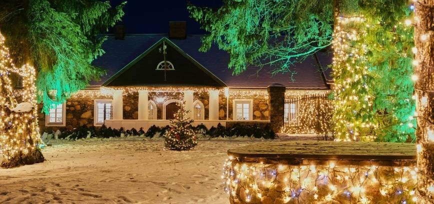 Kalėdos Burbiškio dvare: tūkstantis žaisliukų, šimtai atvirukų ir šventinis paštas