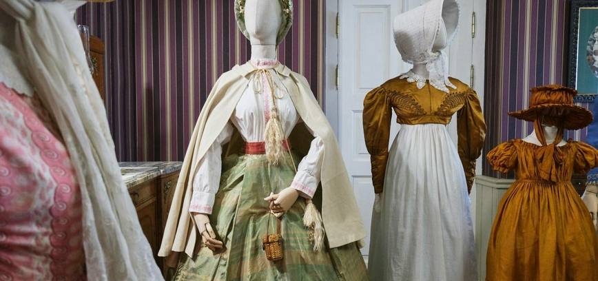 Burbiškio dvare eksponuojama XIX amžiaus madą pristatanti paroda iš Aleksandro Vasiljevo kolekcijos – šį savaitgalį lankytojų laukia pirmoji ekskursija