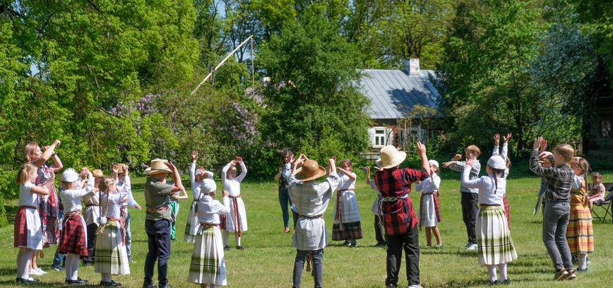 Kleboniškių kaimo buities muziejuje tradicijas tęs „Piemenėlių Sekminės“