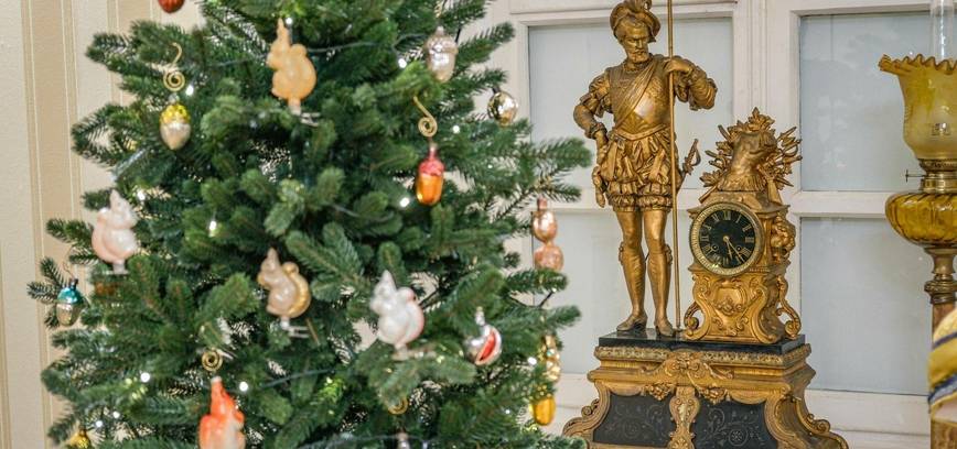 Burbiškio dvare šventines istorijas saugo 1 254 senoviniai eglės žaisliukai