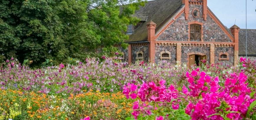 Rudenėjančiame Burbiškio dvare – nemokamos ekskursijos su gėlininke