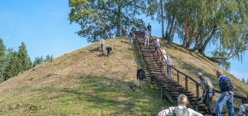 Daugyvenės kultūros istorijos muziejus-draustinis supažindino su piliakalniais