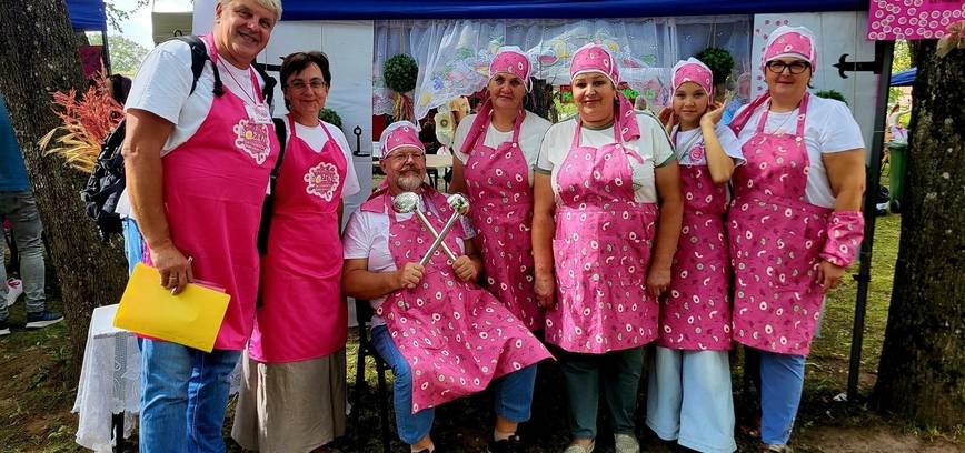 Pakiršinio dvaras vėl nusidažys rožine spalva: rugpjūtį vyks tradicinis šaltibarščių gaminimo čempionatas