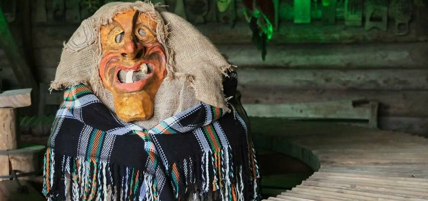 UŽGAVĖNIŲ KAUKIŲ PARODA