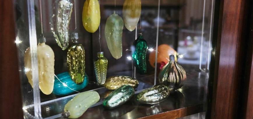 ŠVENTINĖ PARODA „SENOVINIAI KALĖDŲ EGLUTĖS ŽAISLIUKAI“