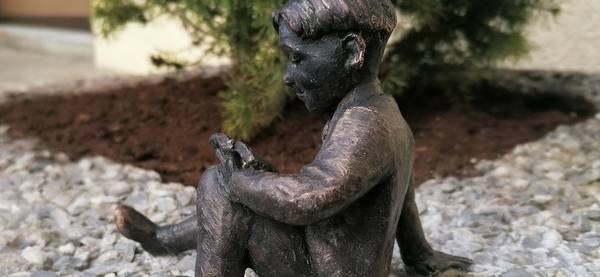 СКУЛЬПТУРА «ЧИТАЮЩИЙ РЕБЕНОК»